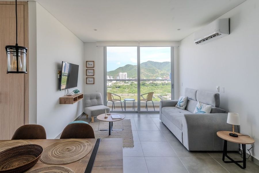 |Ahead| Amplio 2BR @Salguero + Balcon y Parking