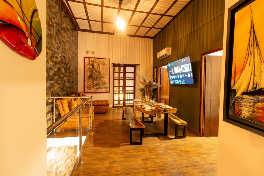 7BR Walled City Diamond w/ Rooftop, Heated Jacuzzi 5