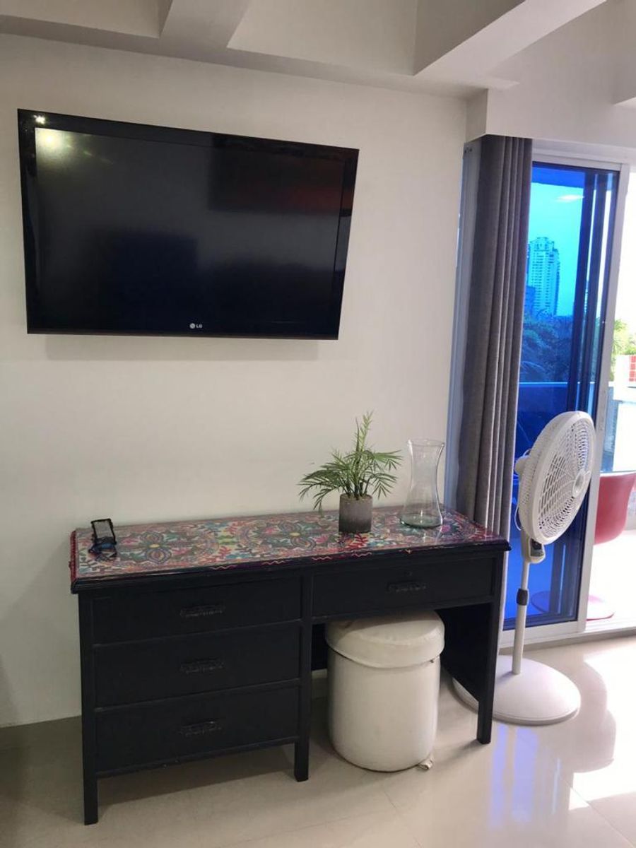 Apartamento de Una Alcoba con Balcón - Laguito 3