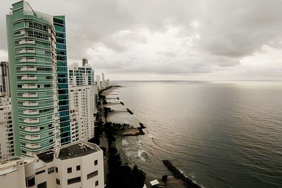 Beachfront Bocagrande Stay | Breathtaking Sunsets 3