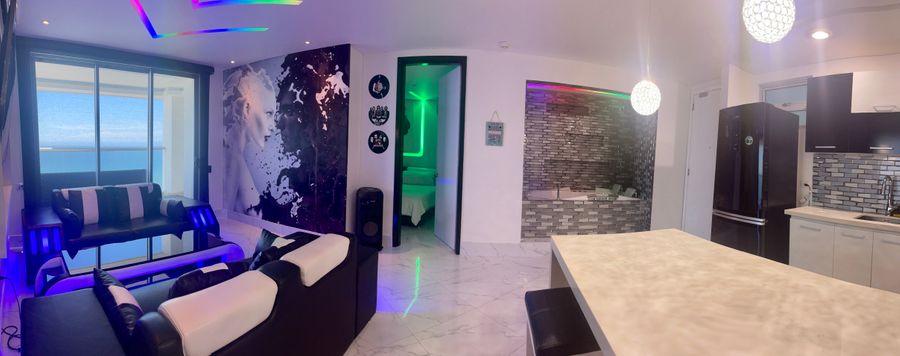 Luxury 2 bedroom apt with Jacuzzi, Guest Allowed 2