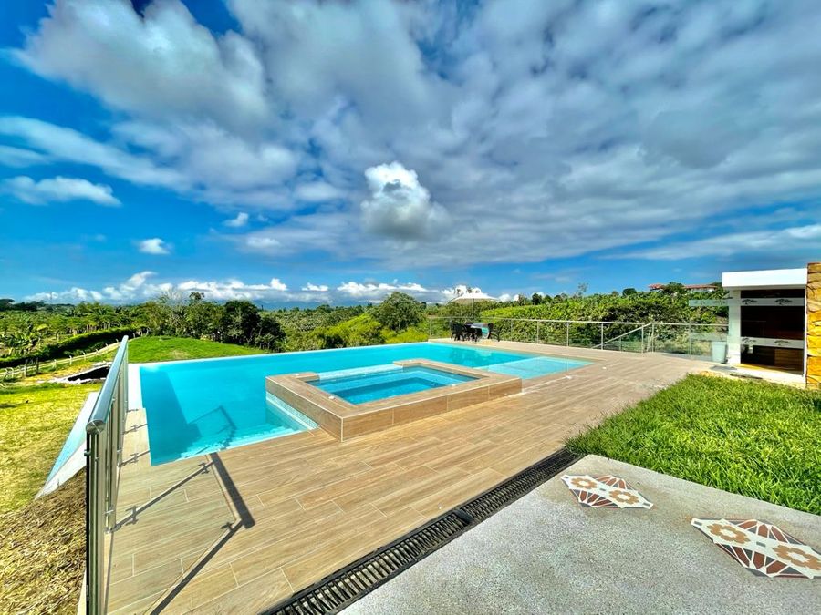 HERMOSA FINCA MODERNA CON PISCINA CERCA A PANACA 2