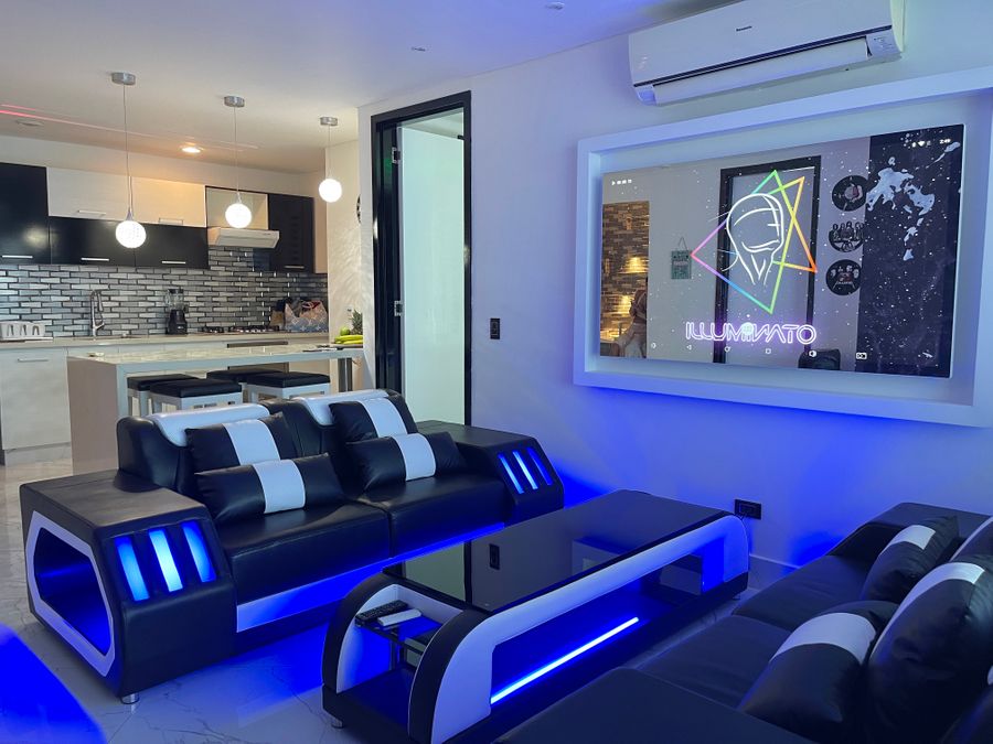 Luxury 2 bedroom apt with Jacuzzi, Guest Allowed