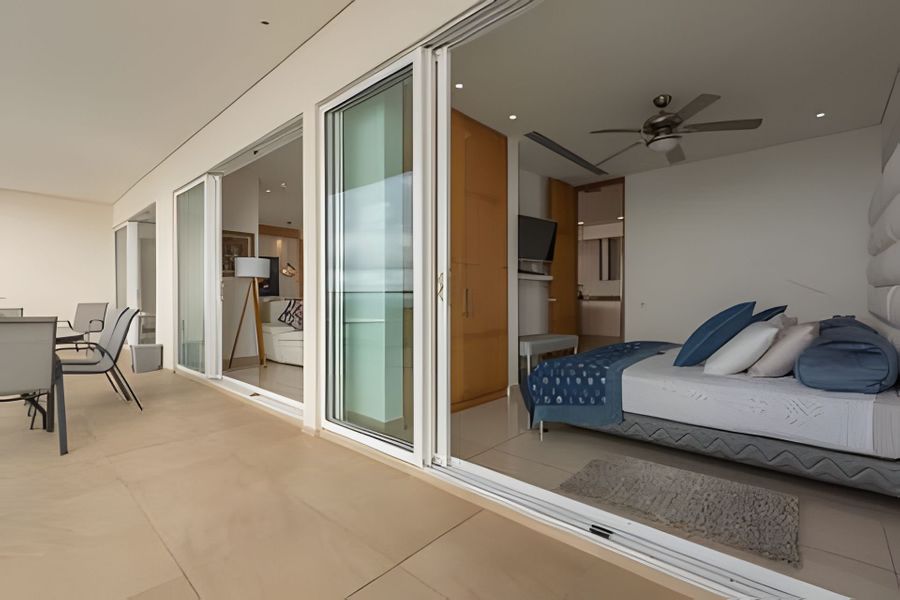 Lujoso Apto con Vista al Mar - H2 1806 5
