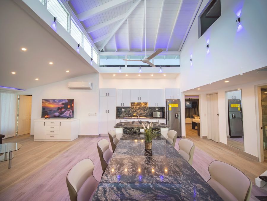 Luxury 3BR Penthouse, 300m from beach! 4