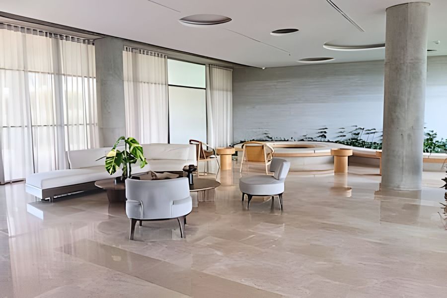 Lujoso Apto con Piscina y Terraza Privada 2