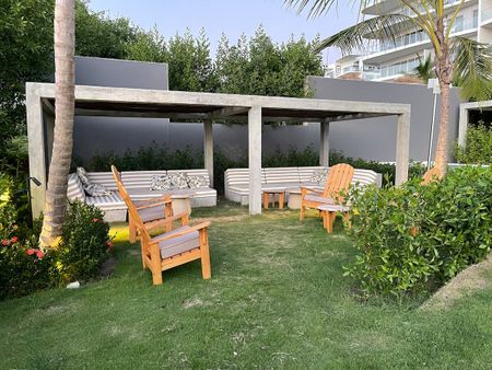 Frente al Mar, Paraíso, piscinas