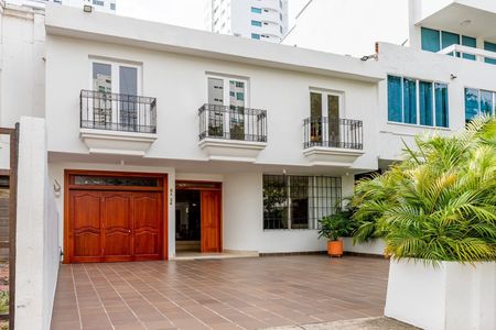 Casa de 5 habitaciones con jacuzzi