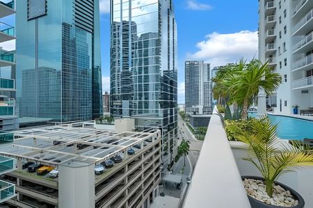 Stylish Brickell 1BR| Skyline View, Pool & Parking