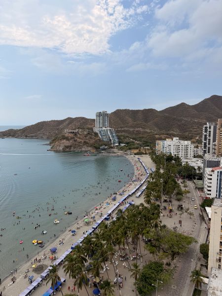 Lujoso Apartamento de 2 alcobas frente al Mar