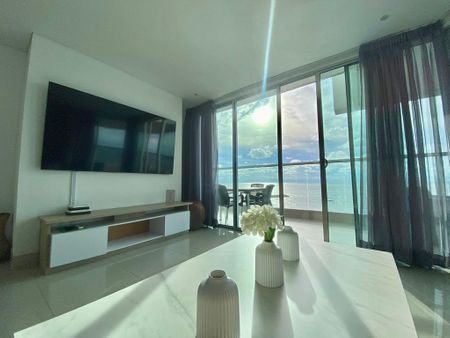 3BR Apartamento con Espectacular Vista al Mar
