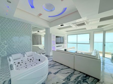 Adults Only Guest Friendly 2 Master BR Jacuzzi 