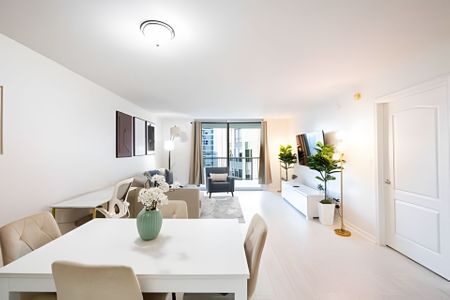 Modern Brickell 1BR | Bay Views, Pool & Parking