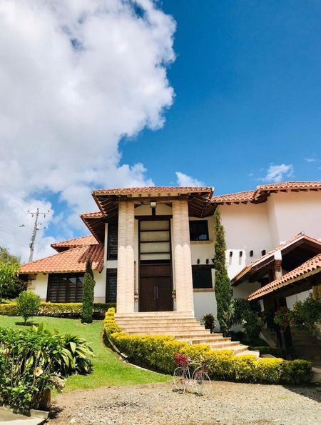 Lujosa finca lago calima