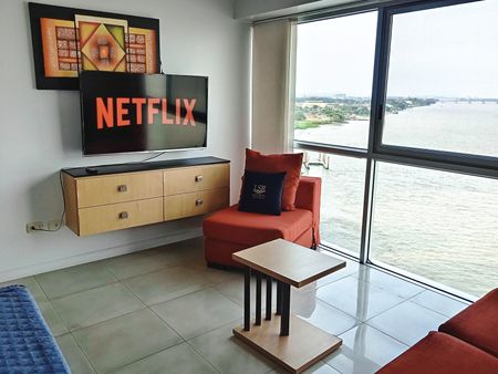 LUXURY SUITES RIVERFRONT